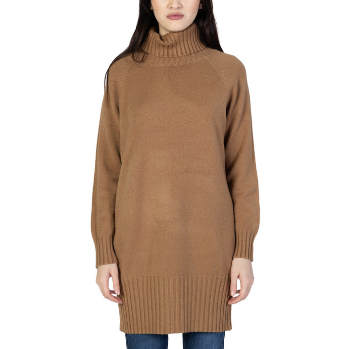 Sandro Ferrone Рокли Жени