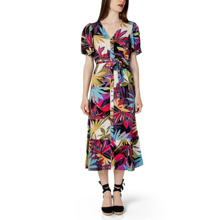 Само Рокли Жени