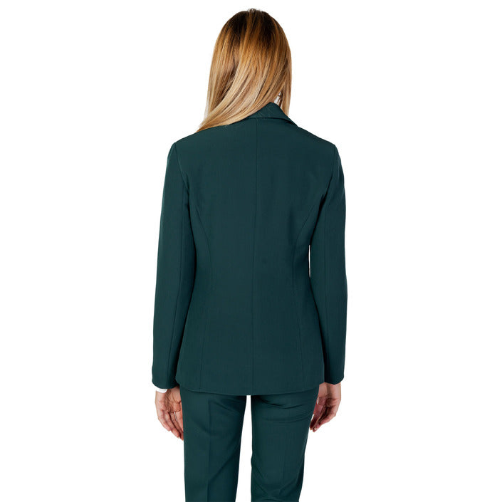 Sandro Ferrone Яке Жени