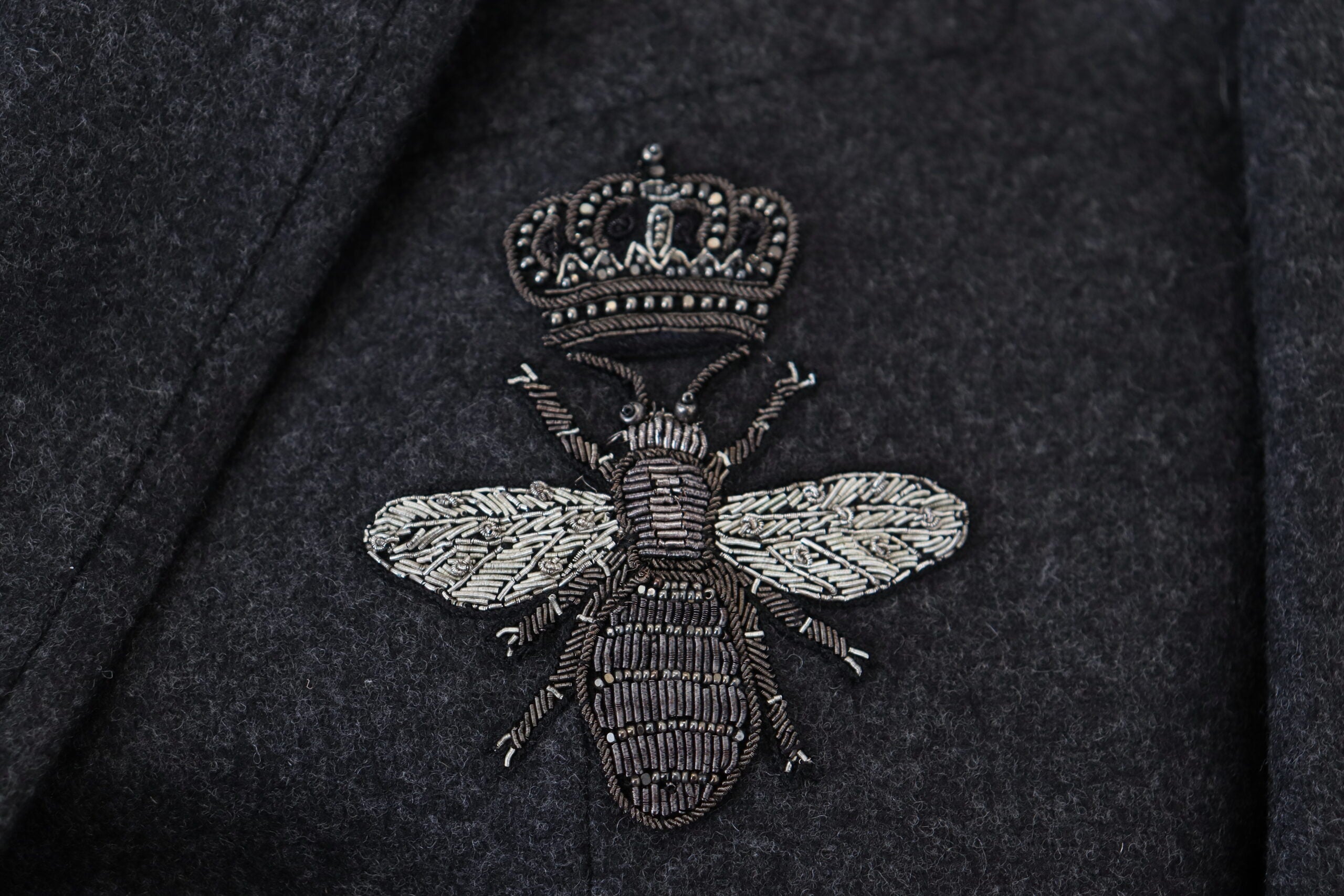 Dolce & Gabbana сив вълнен официален блейзър Crown Bee