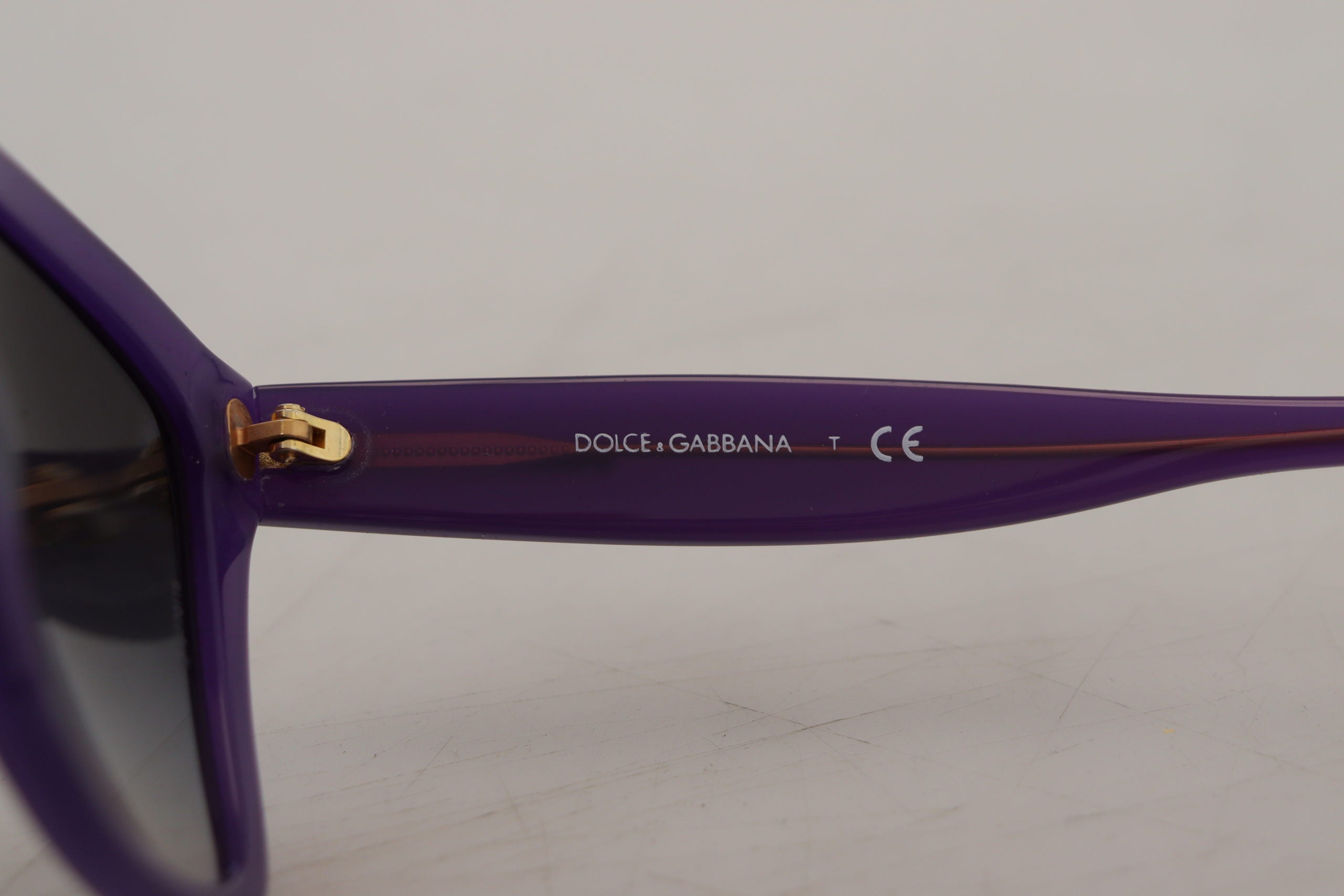 Слънчеви очила Dolce & Gabbana с лилав ацетат и пълна рамка DG4240