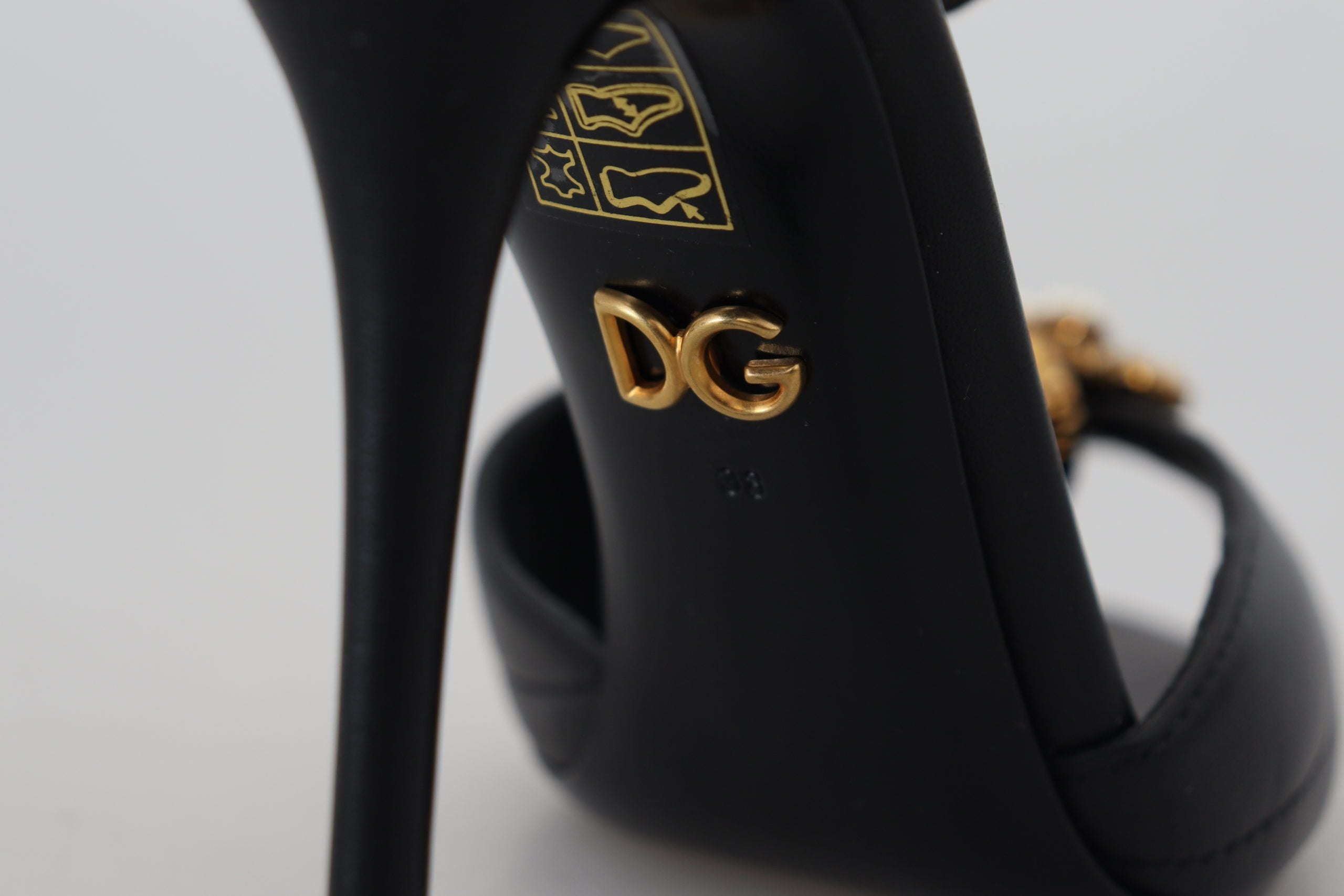 Dolce & Gabbana Черни кожени златни сандали Devotion Heart
