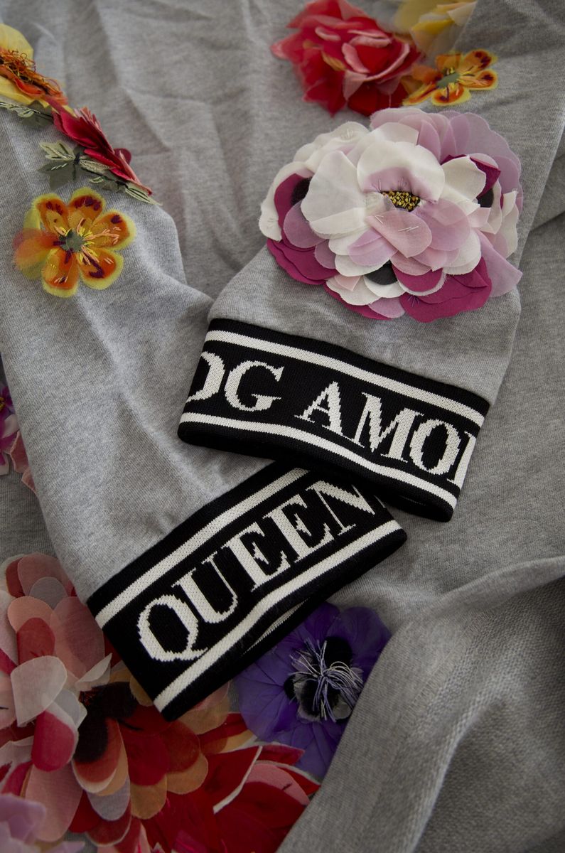 Сив пуловер с цветя Dolce & Gabbana DG Amore Queen