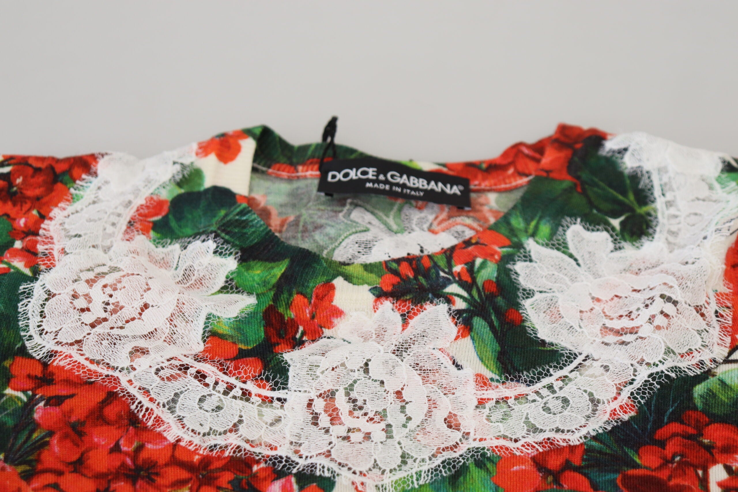 Dolce & Gabbana Бял потник с дантелена вълнена флорална жилетка