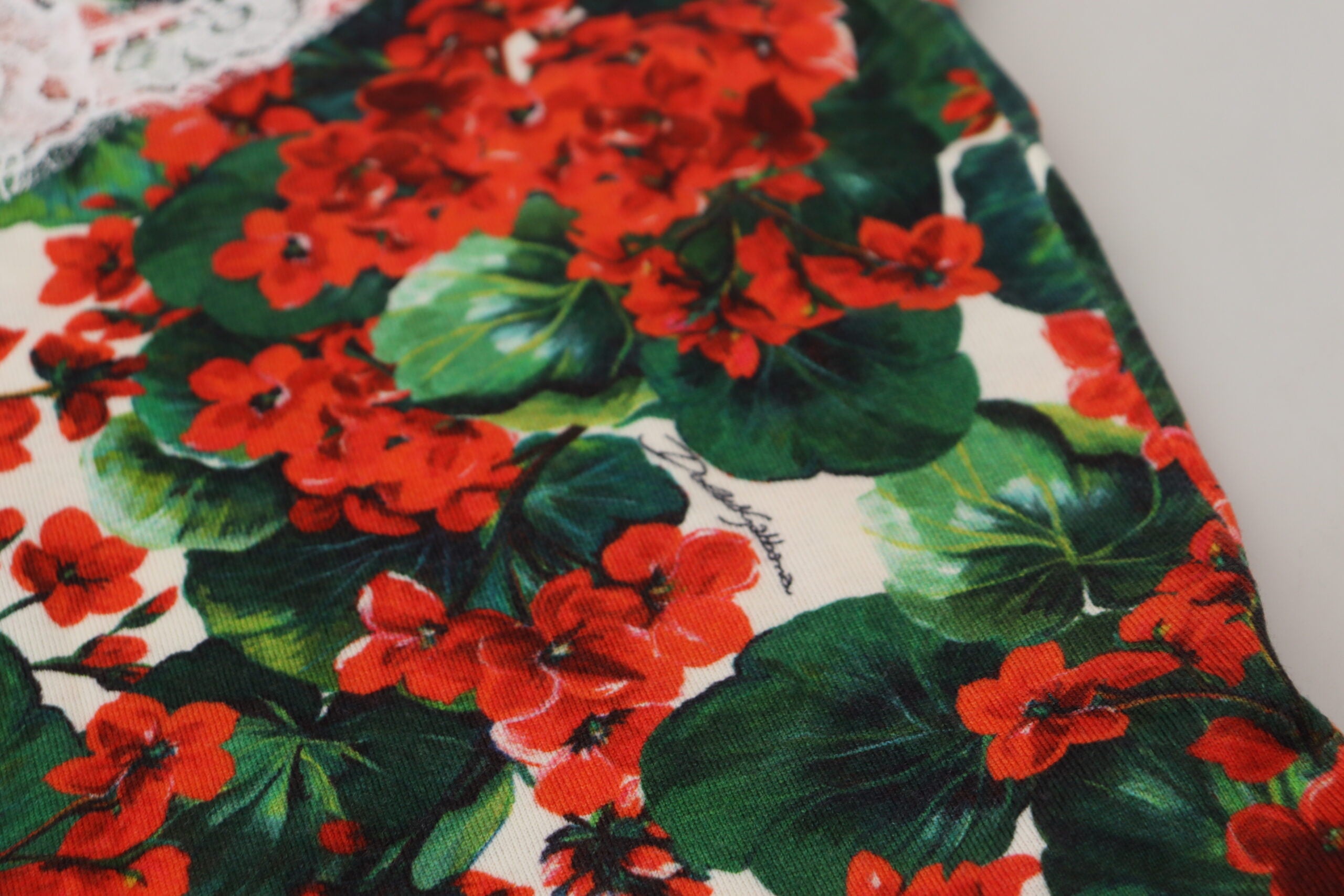 Dolce & Gabbana Бял потник с дантелена вълнена флорална жилетка
