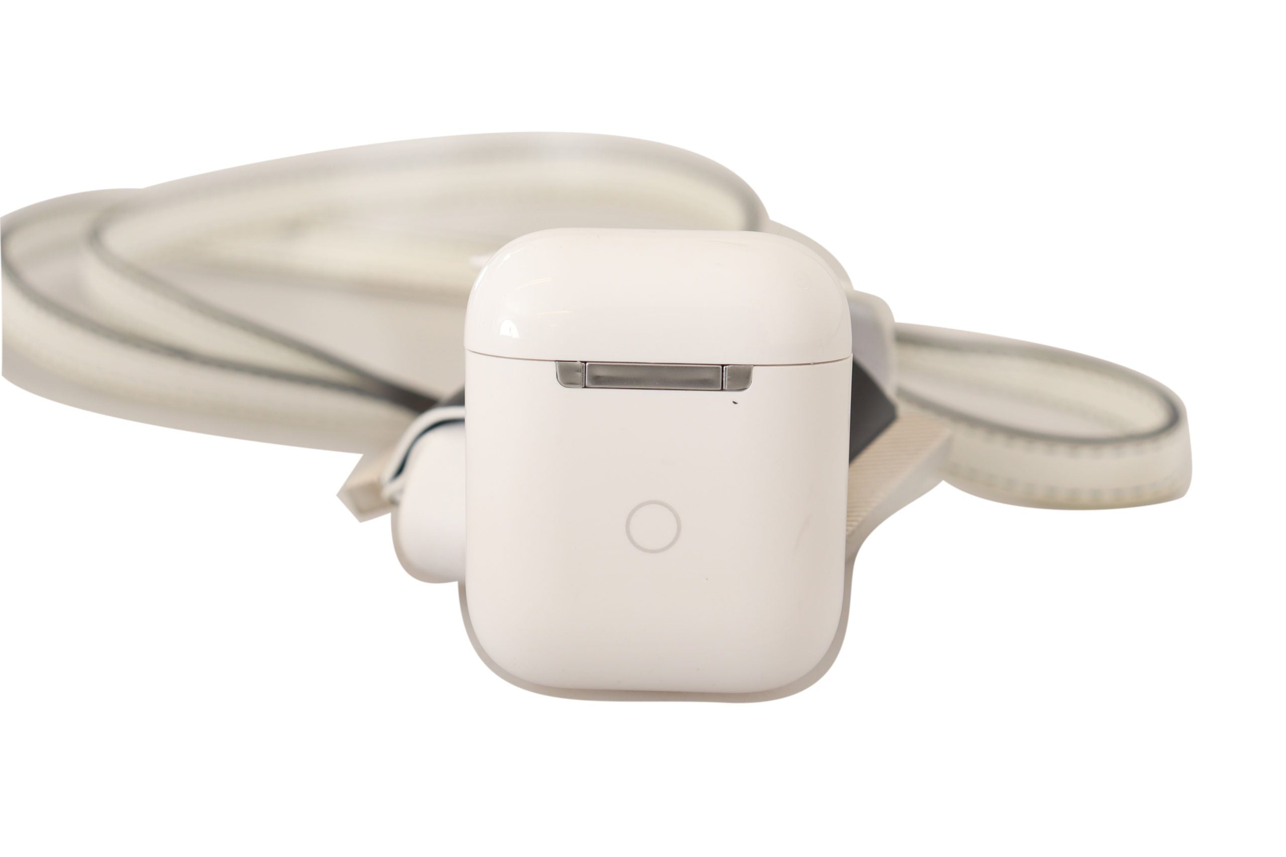 Dolce & Gabbana бяла черна кожена каишка сребристо метално лого Airpods калъф