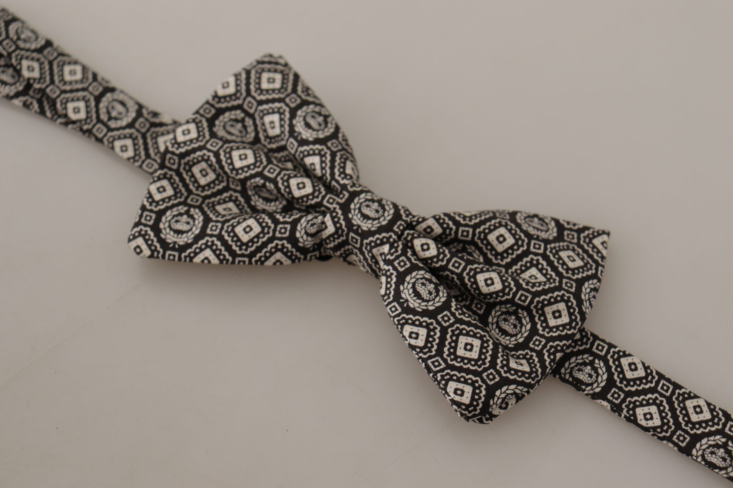 Dolce & Gabbana Black Fantasy Pattern Papillon папионка с регулируемо деколте