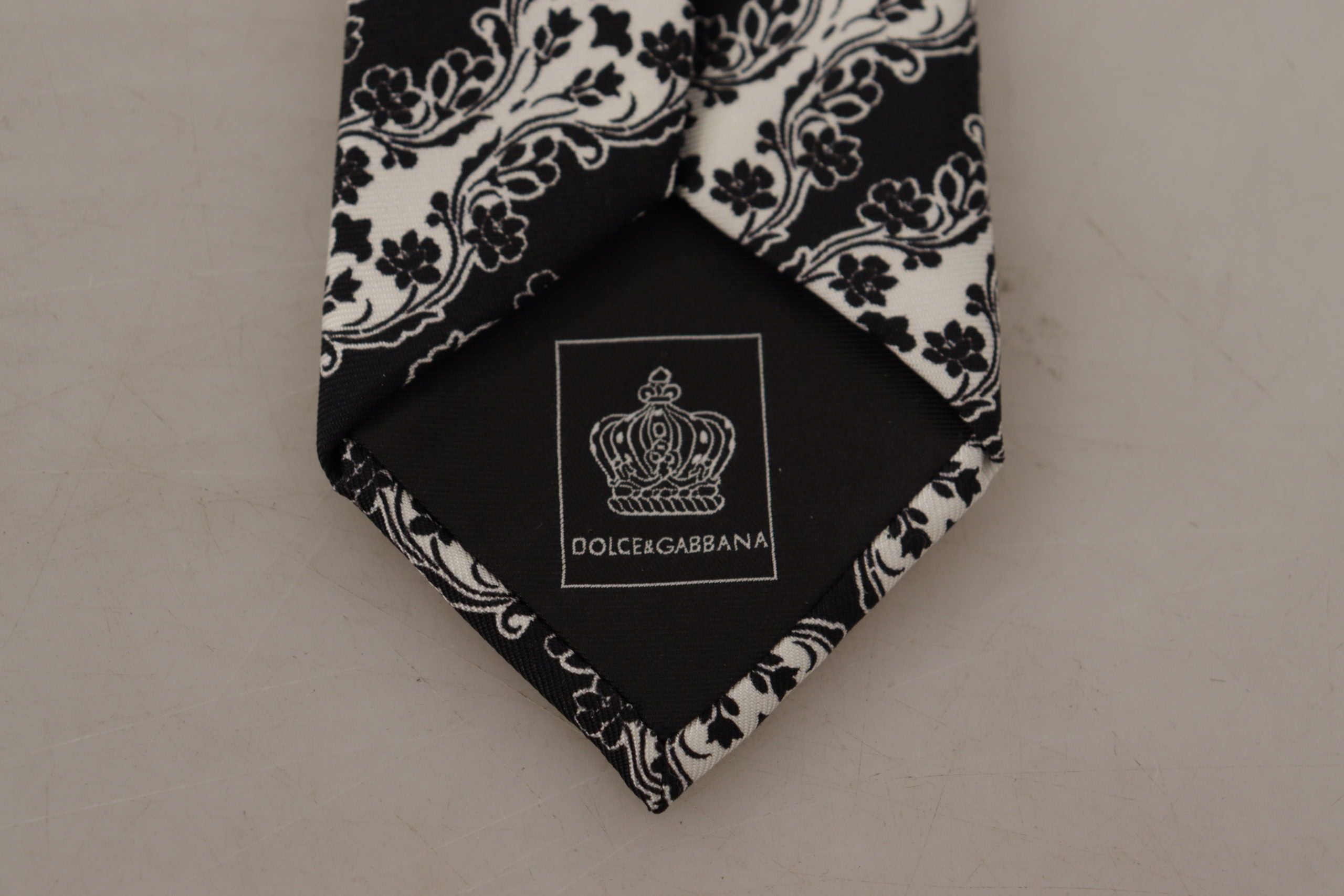 Регулируема вратовръзка за аксесоар Dolce & Gabbana с черно-бели цветя и щампа от 100% коприна
