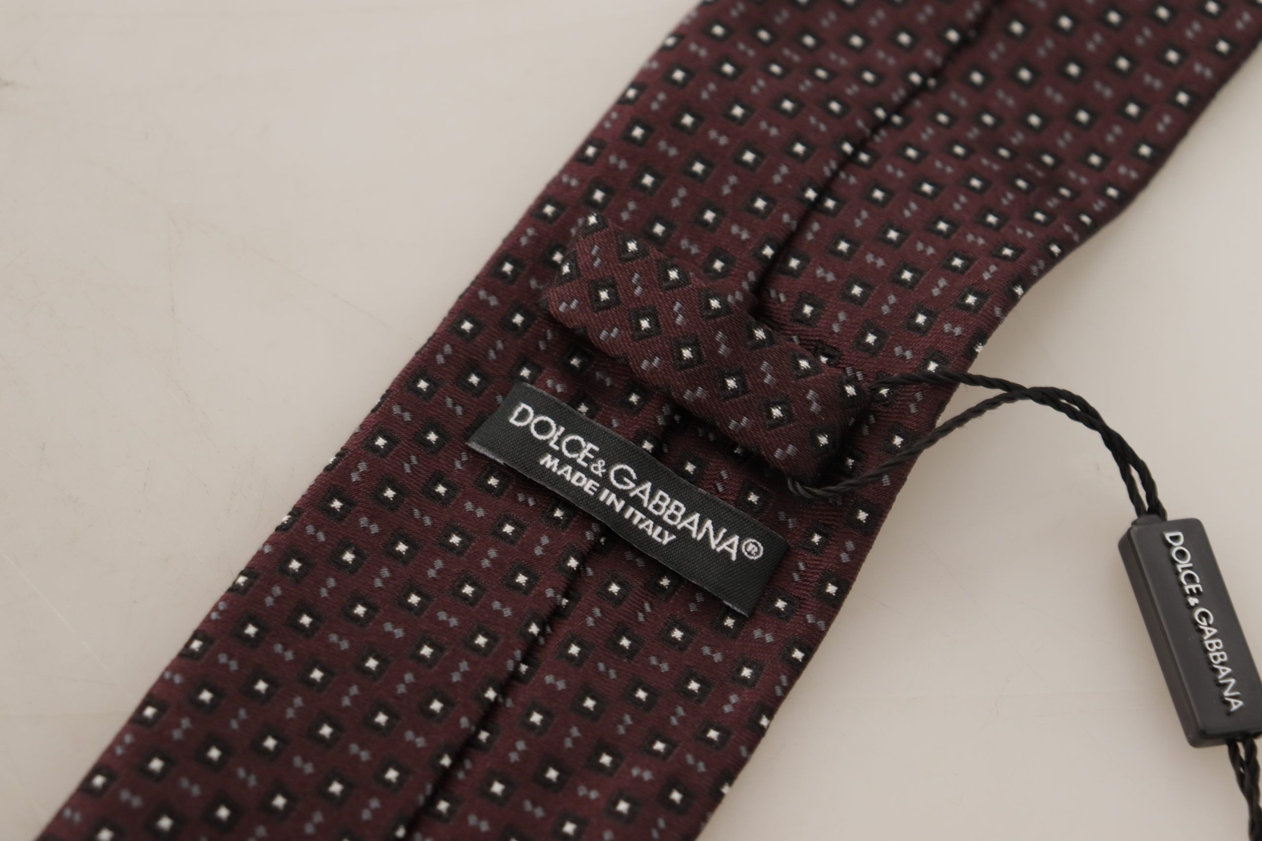 Аксесоар за вратовръзка Dolce & Gabbana с черен квадрат и геометричен модел