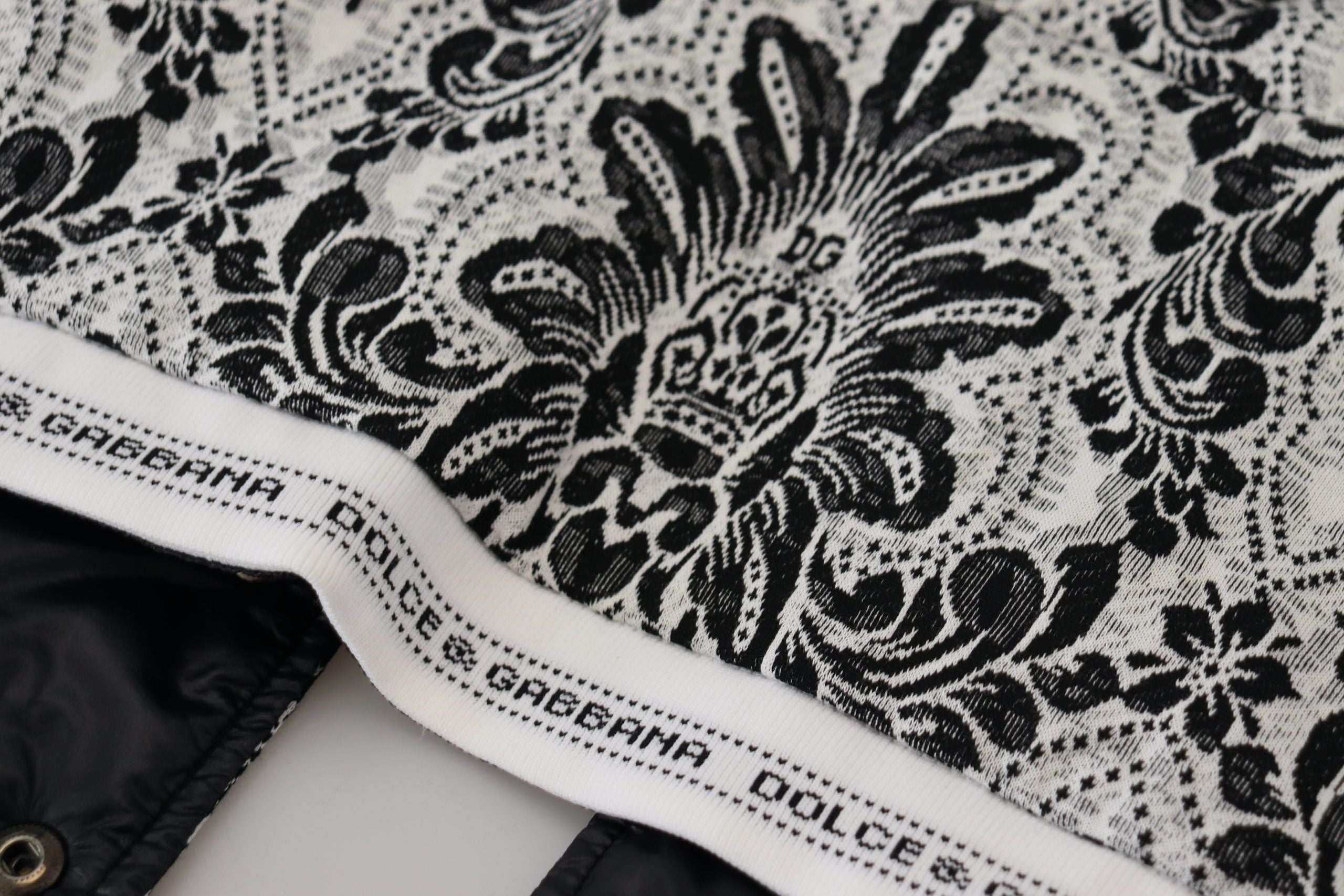 Бяла памучна шапка с цяла глава с флорални мотиви на Dolce & Gabbana