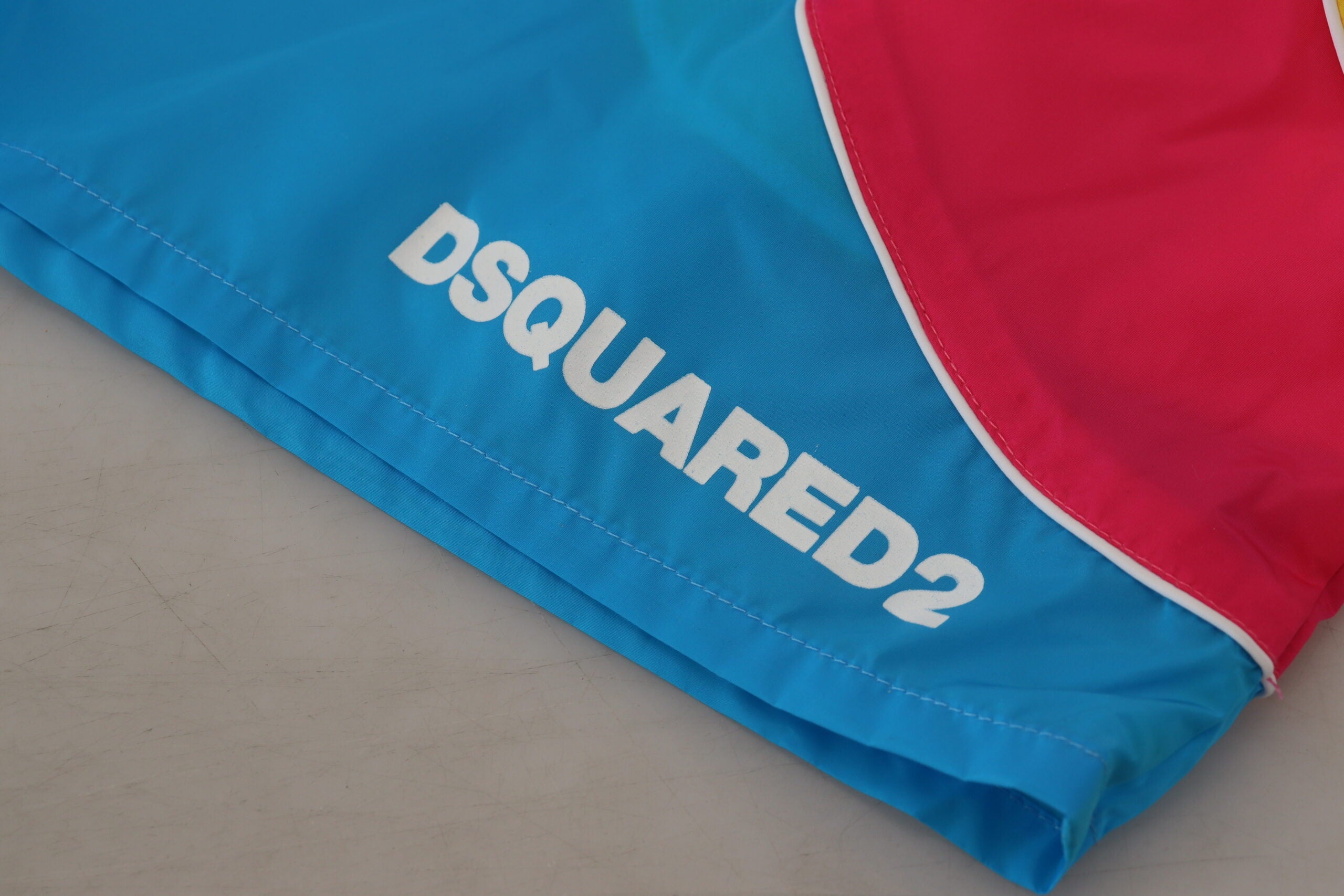 Dsquared² Многоцветен печат на лого Мъжки плажни шорти Бански костюми