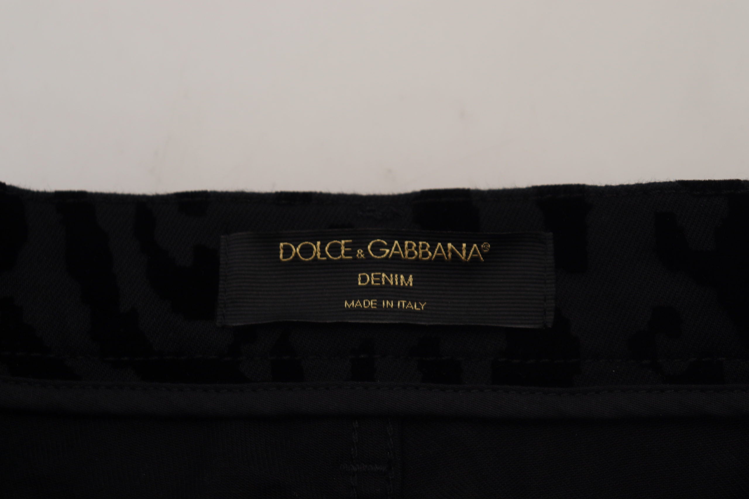 Тесни дънки Dolce & Gabbana с черен леопард