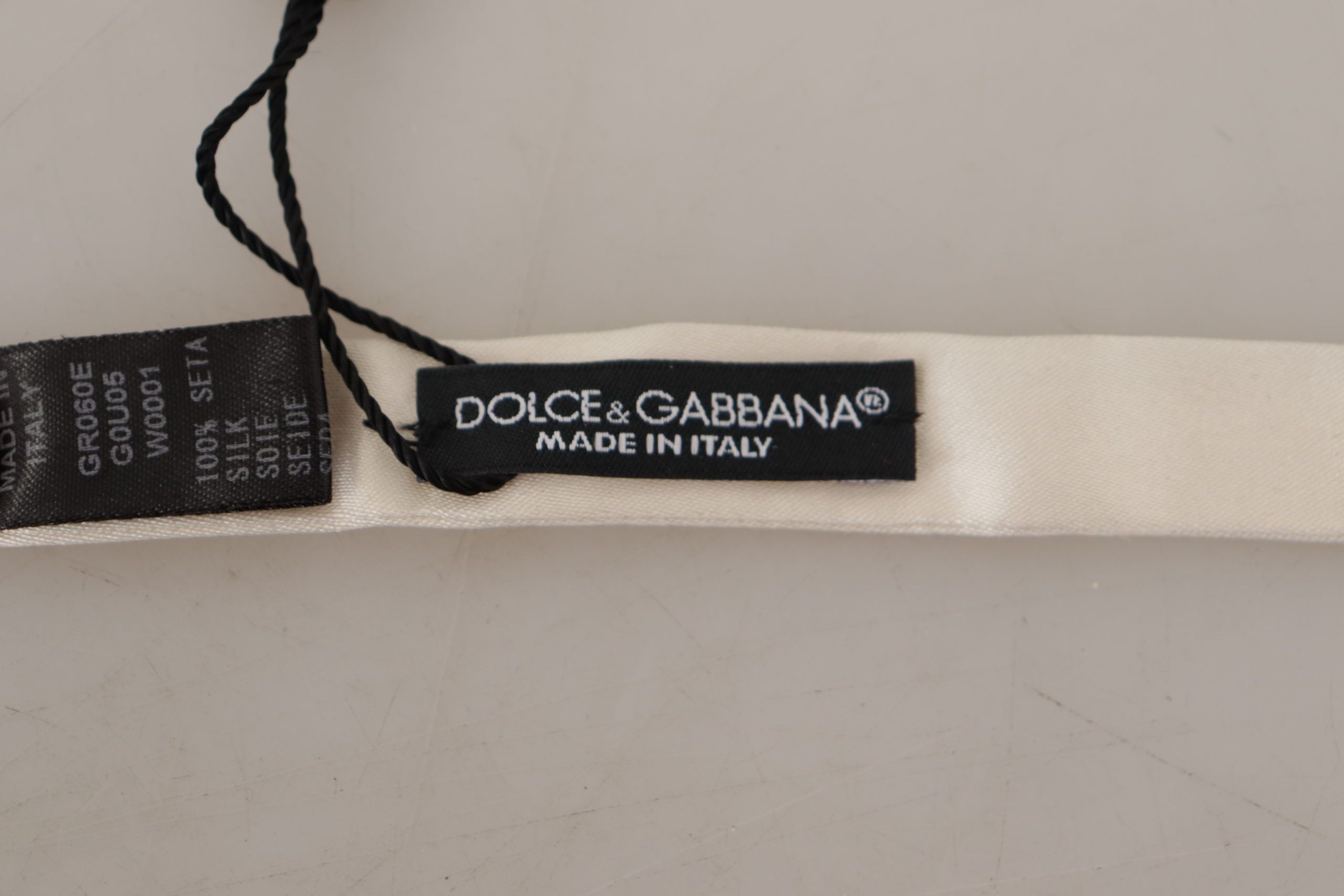 Dolce & Gabbana бяла плътна копринена вратовръзка Papillon с регулируема яка