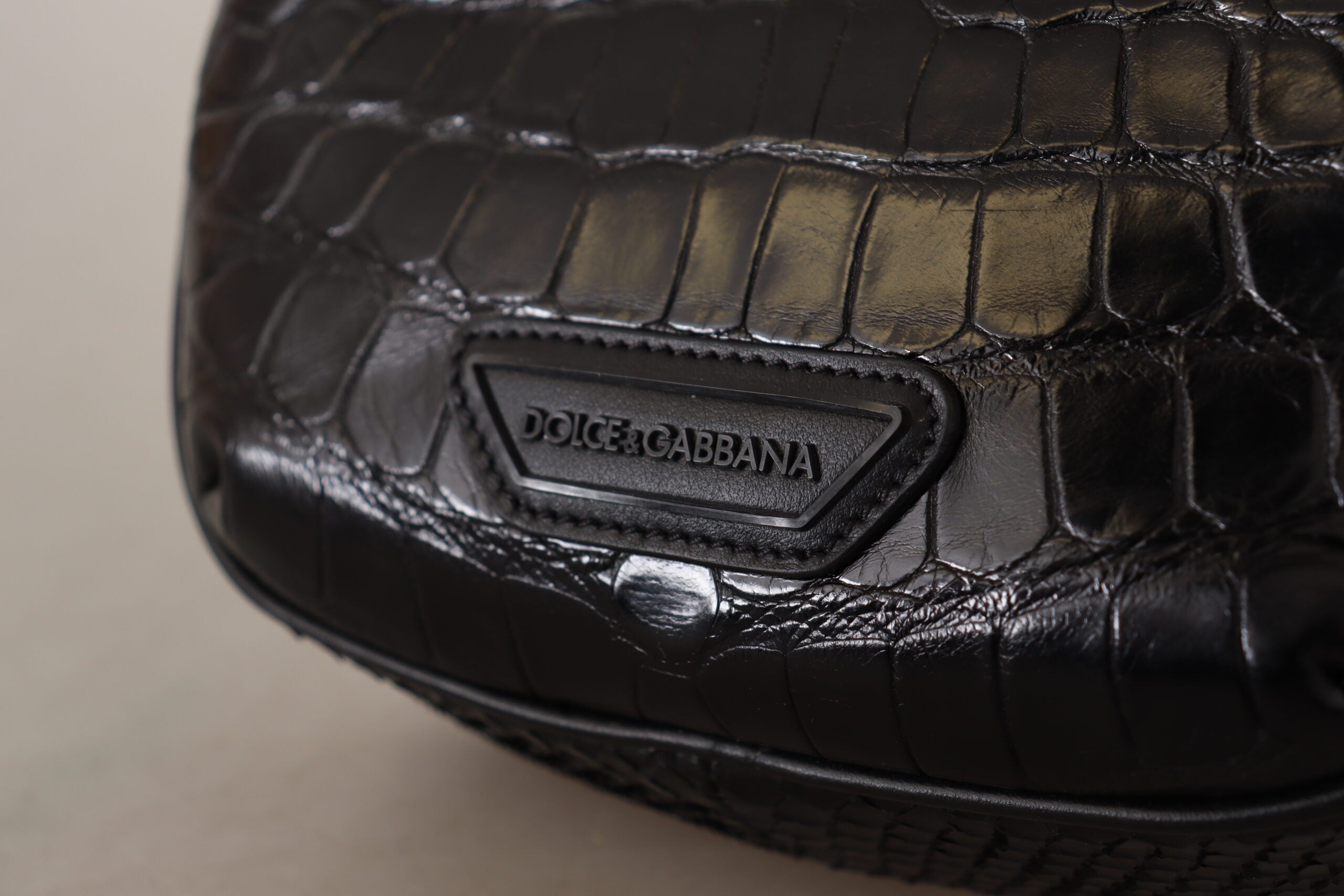Dolce & Gabbana черна чанта с лого DG Екзотична кожена чантичка