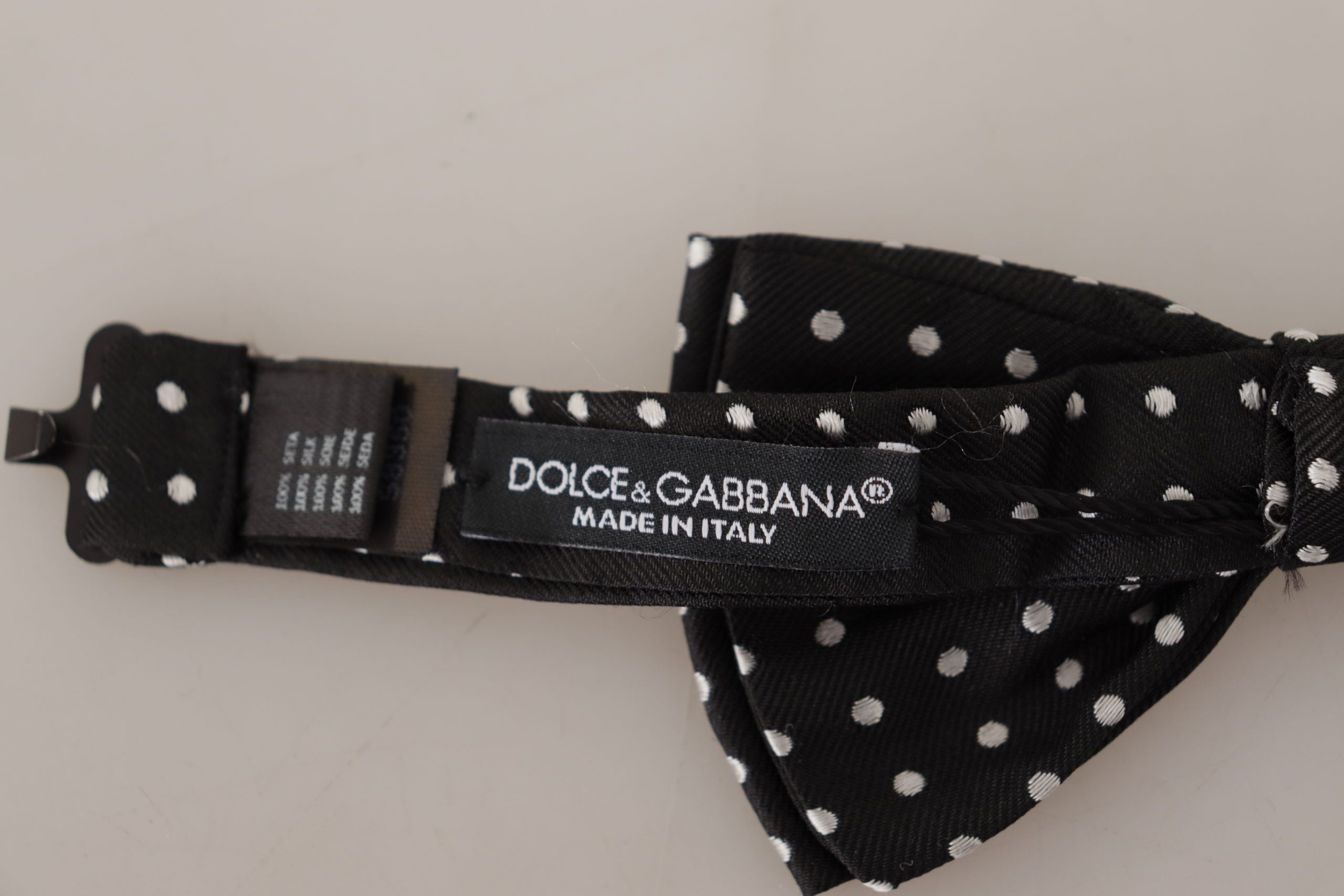 Dolce & Gabbana черно-бяла папийонка на точки от 100% коприна с деколте