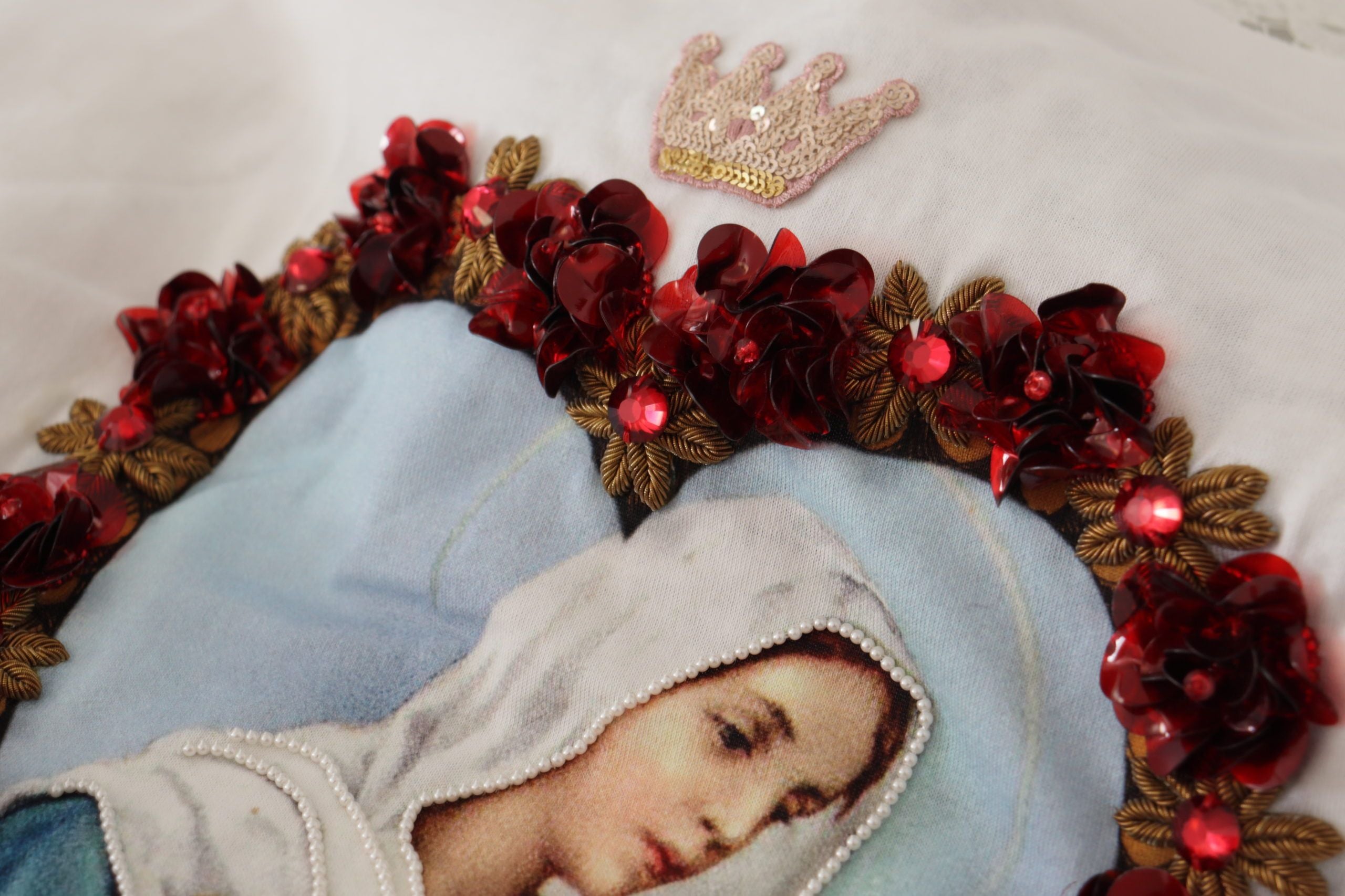 Бяла тениска с бродирана щампа Dolce & Gabbana