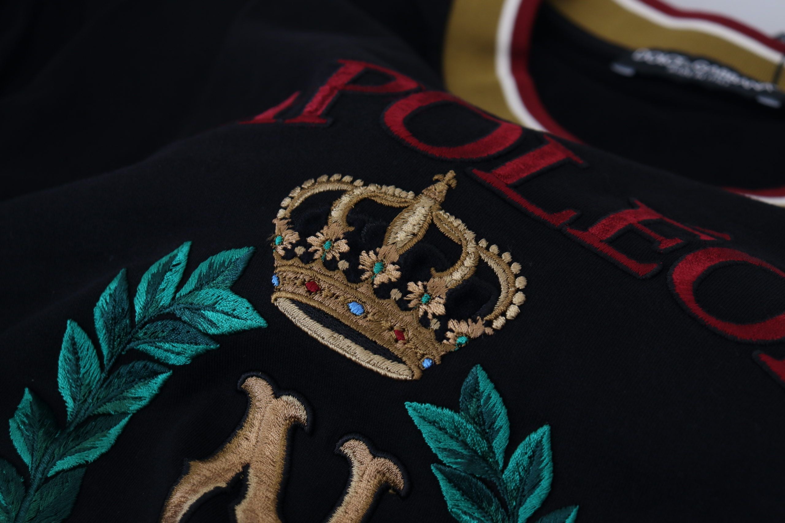 Черна памучна бродирана тениска с деколте на Dolce & Gabbana
