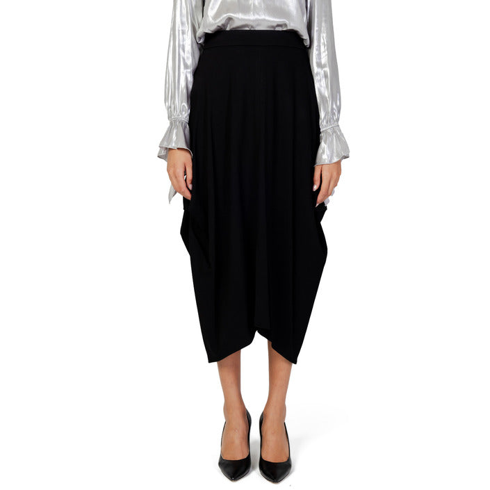 Sandro Ferrone Поли Жени