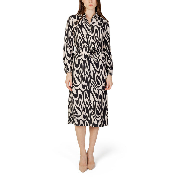 Жаклин Де Йонг Рокли Жени