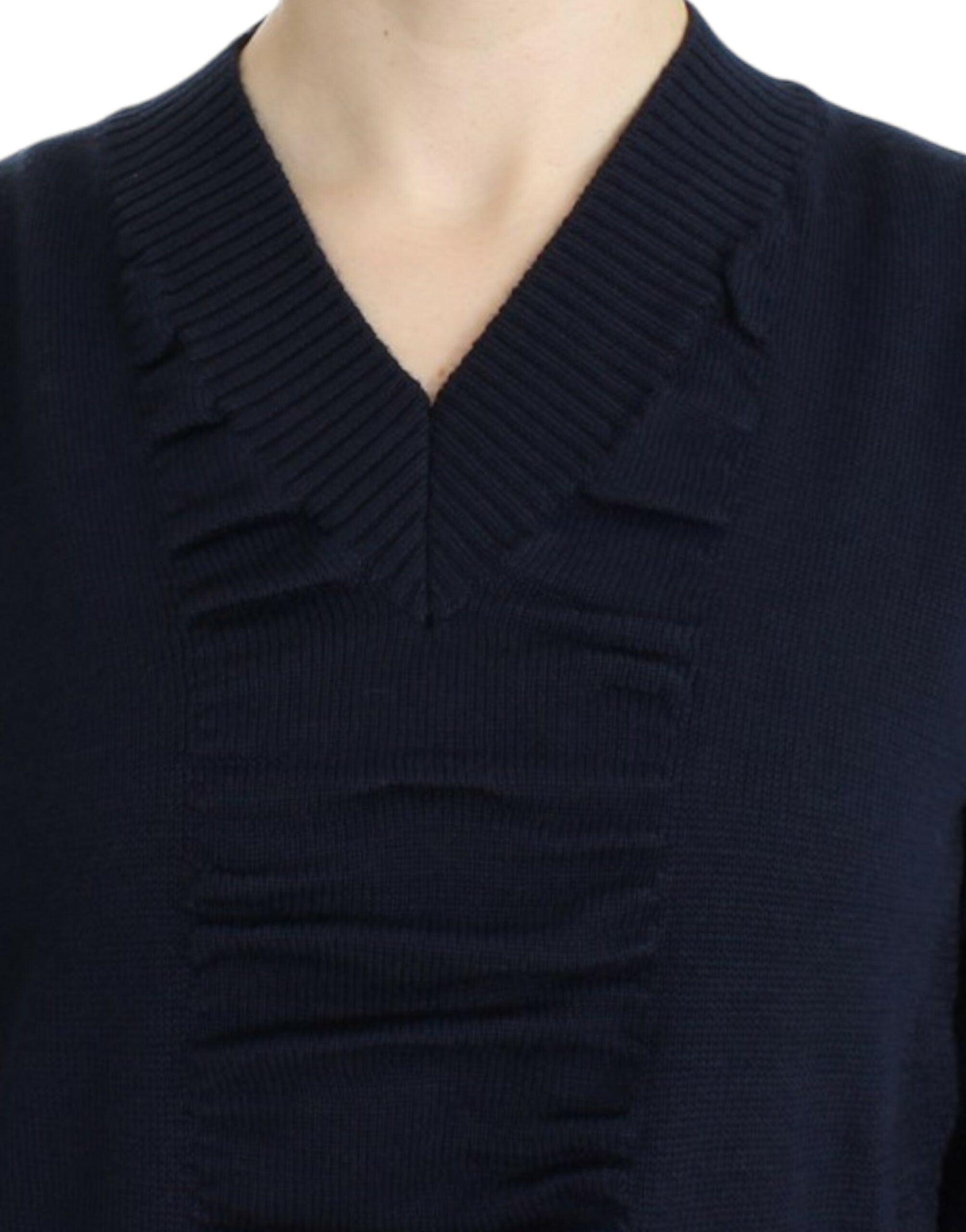 Национална носия Тъмносин вълнен пуловер с V-образно деколте