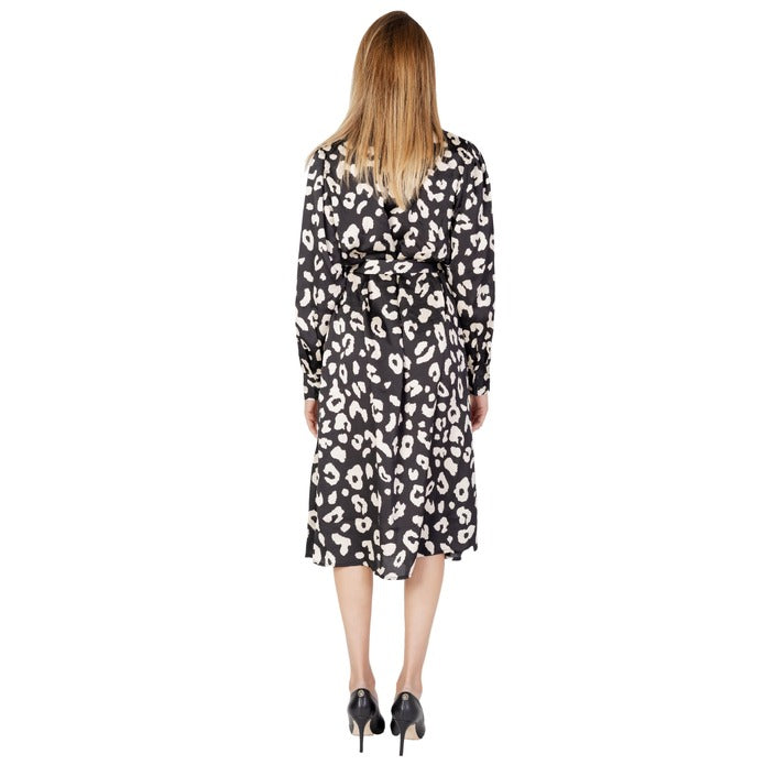 Жаклин Де Йонг Рокли Жени