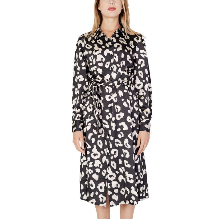 Жаклин Де Йонг Рокли Жени