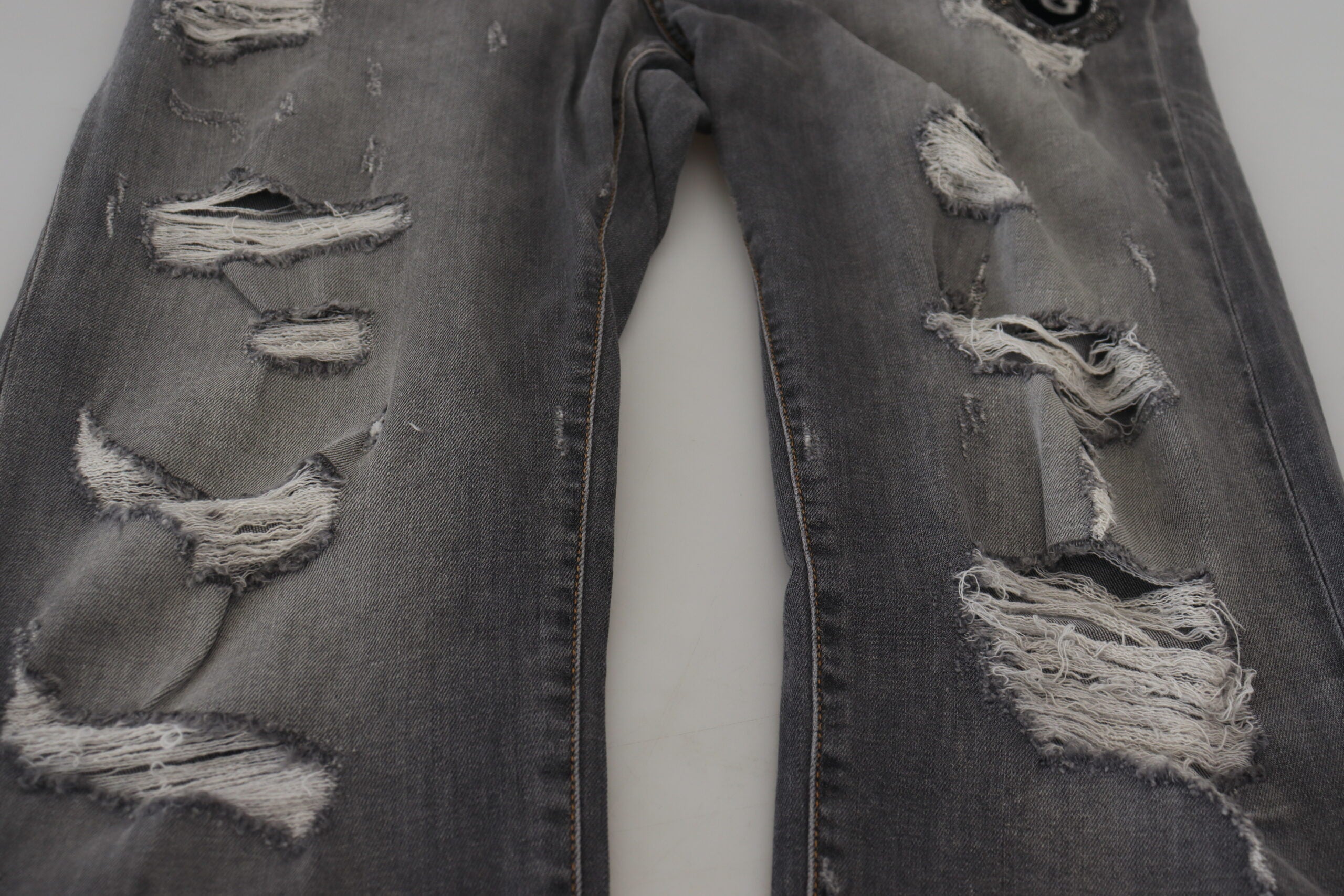 Окъсани памучни деним дънки със сива бродерия Dolce &amp; Gabbana
