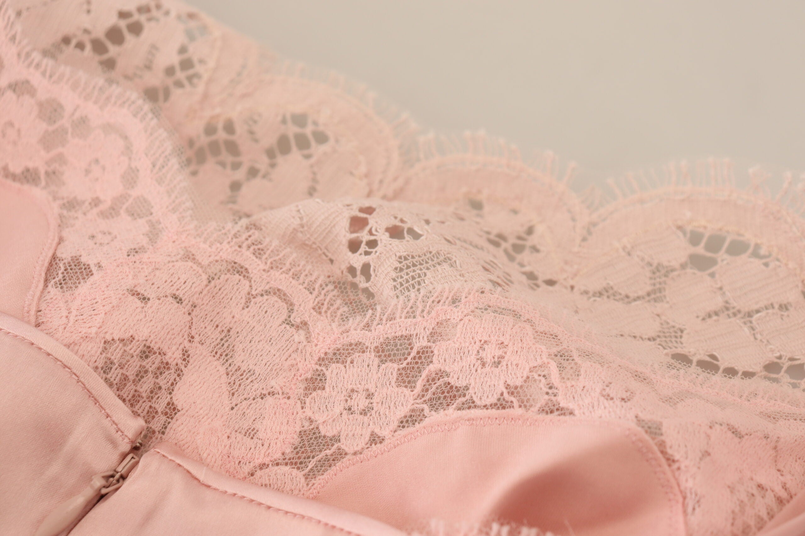 Dolce &amp; Gabbana Розова дантелена блуза без ръкави с флорални мотиви