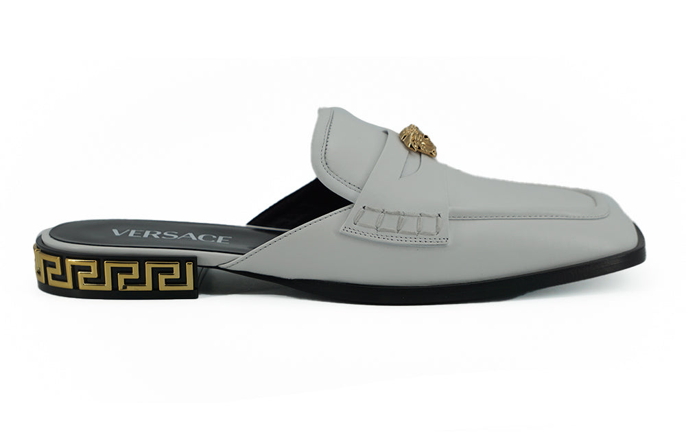 Плоски обувки от бяла телешка кожа Versace