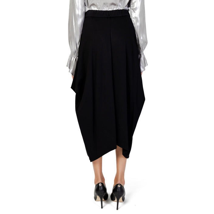 Sandro Ferrone Поли Жени