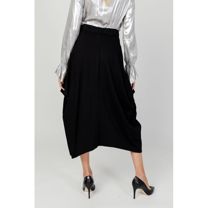 Sandro Ferrone Поли Жени