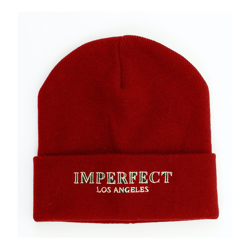 Несъвършена червена акрилна шапка