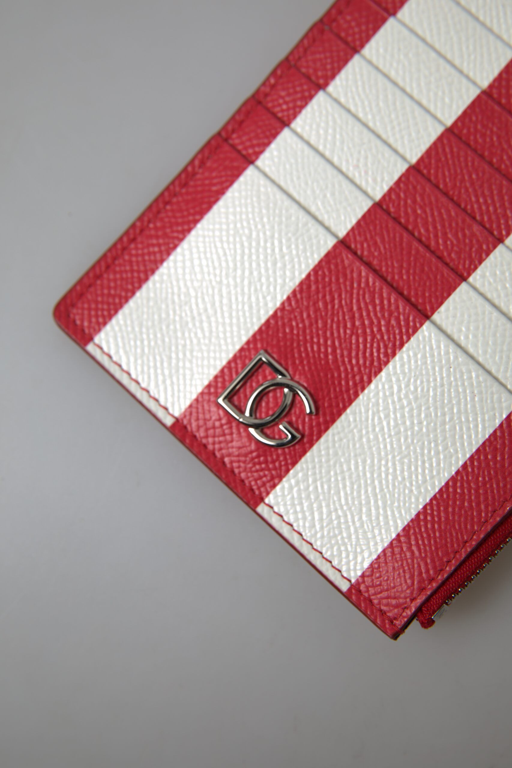 Dolce &amp; Gabbana Red White Leather DG Logo Zip Card Holder Портфейл