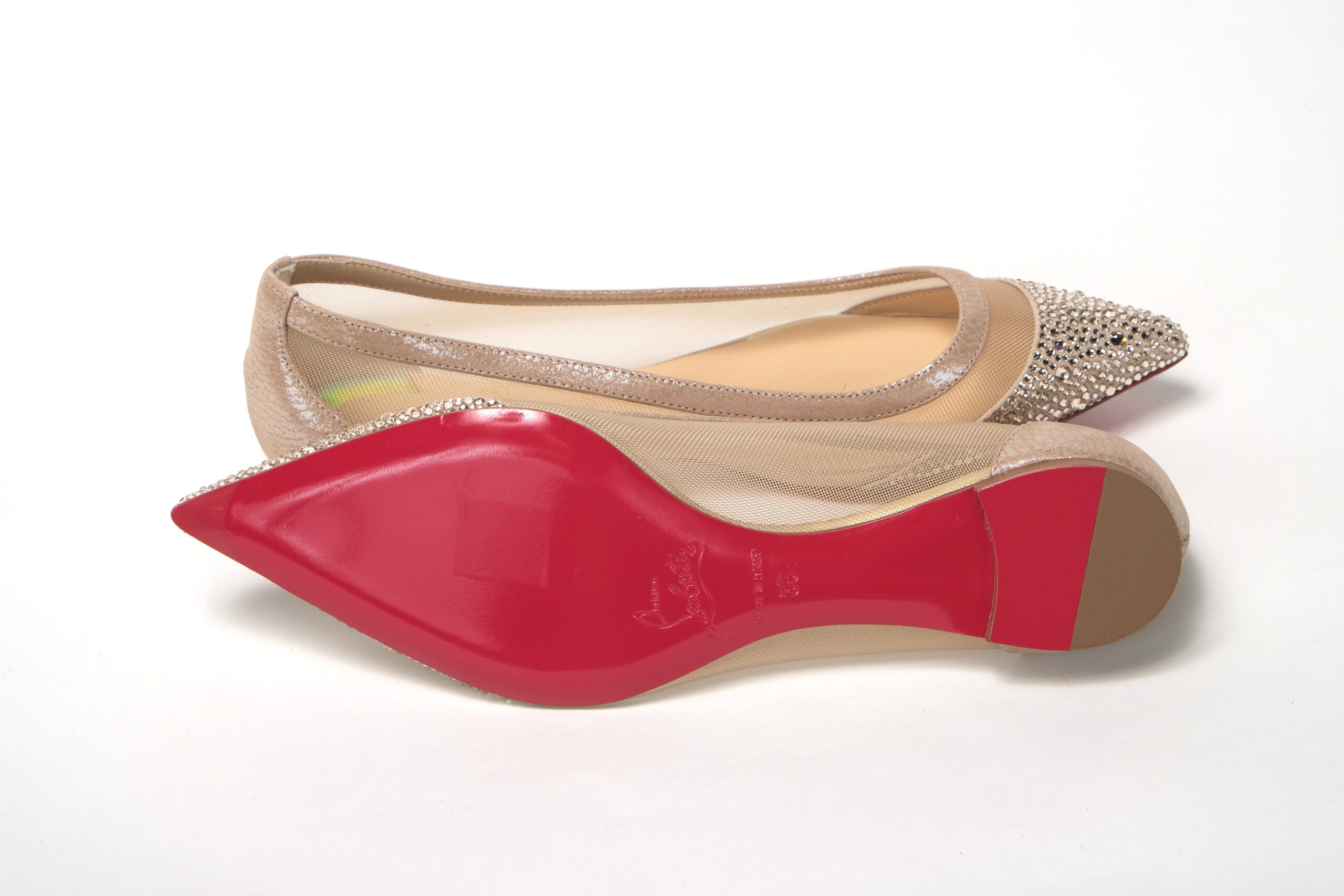 Сребърна обувка с кристали с плосък пръст на Christian Louboutin