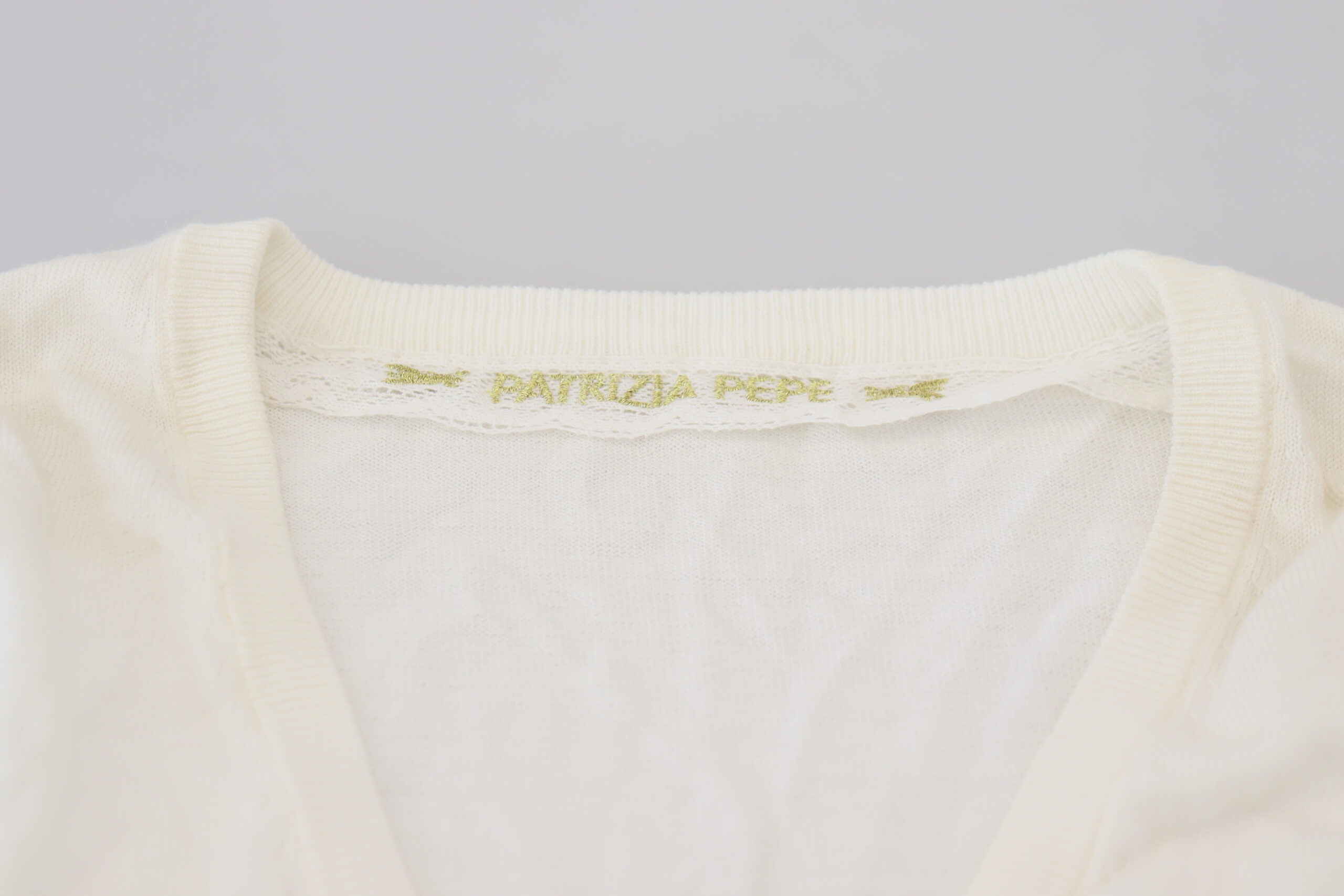 Patrizia Pepe Ivory Дамска блуза с V-образно деколте и дълги ръкави