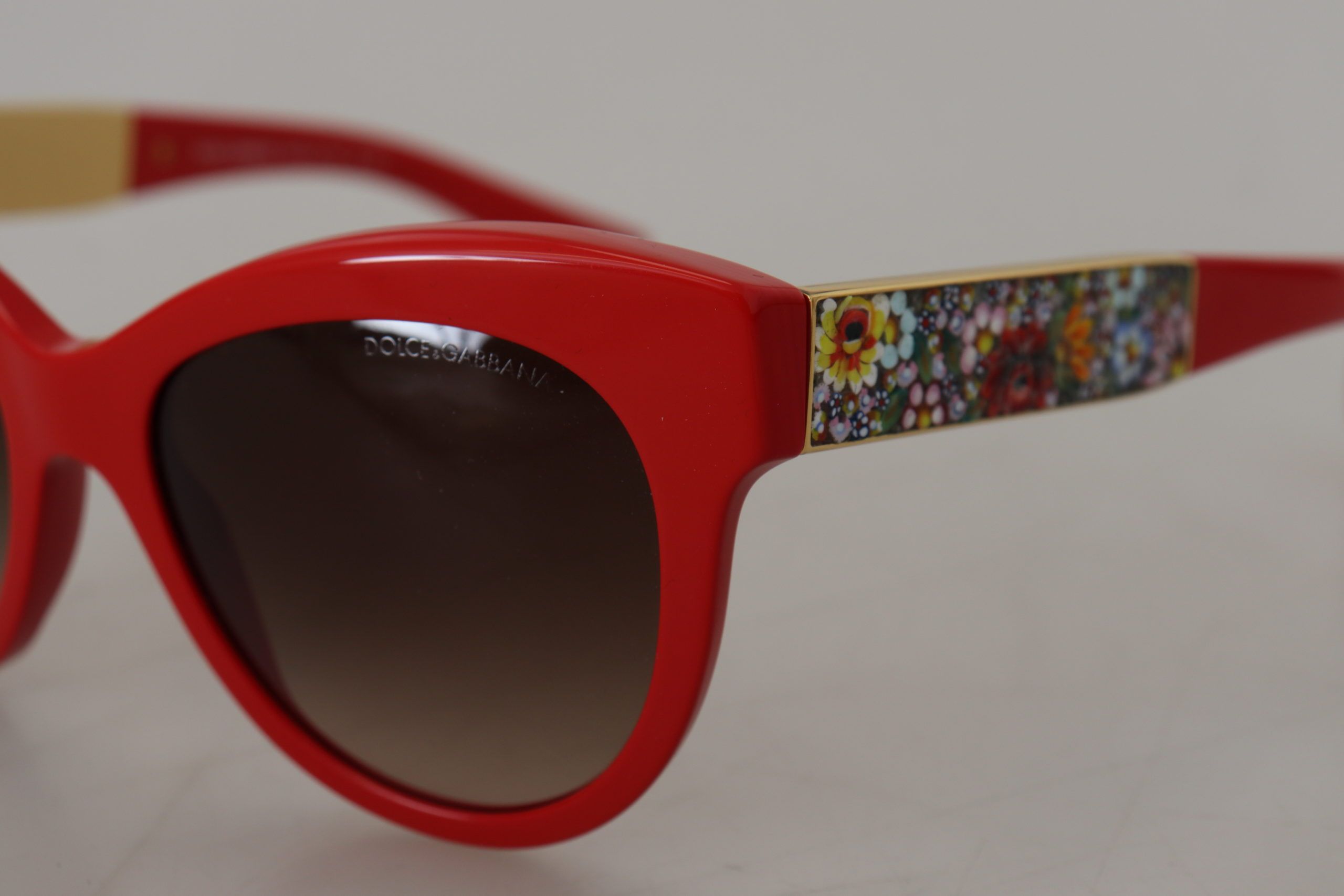 Слънчеви очила Dolce &amp; Gabbana Red Cat Eye Lens Floral Shades DG4215
