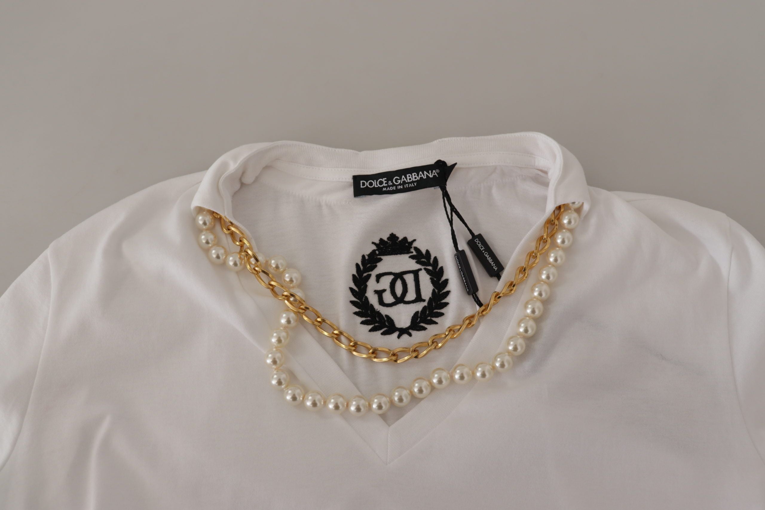 Dolce &amp; Gabbana Тениска с бяло колие и украсено деколте