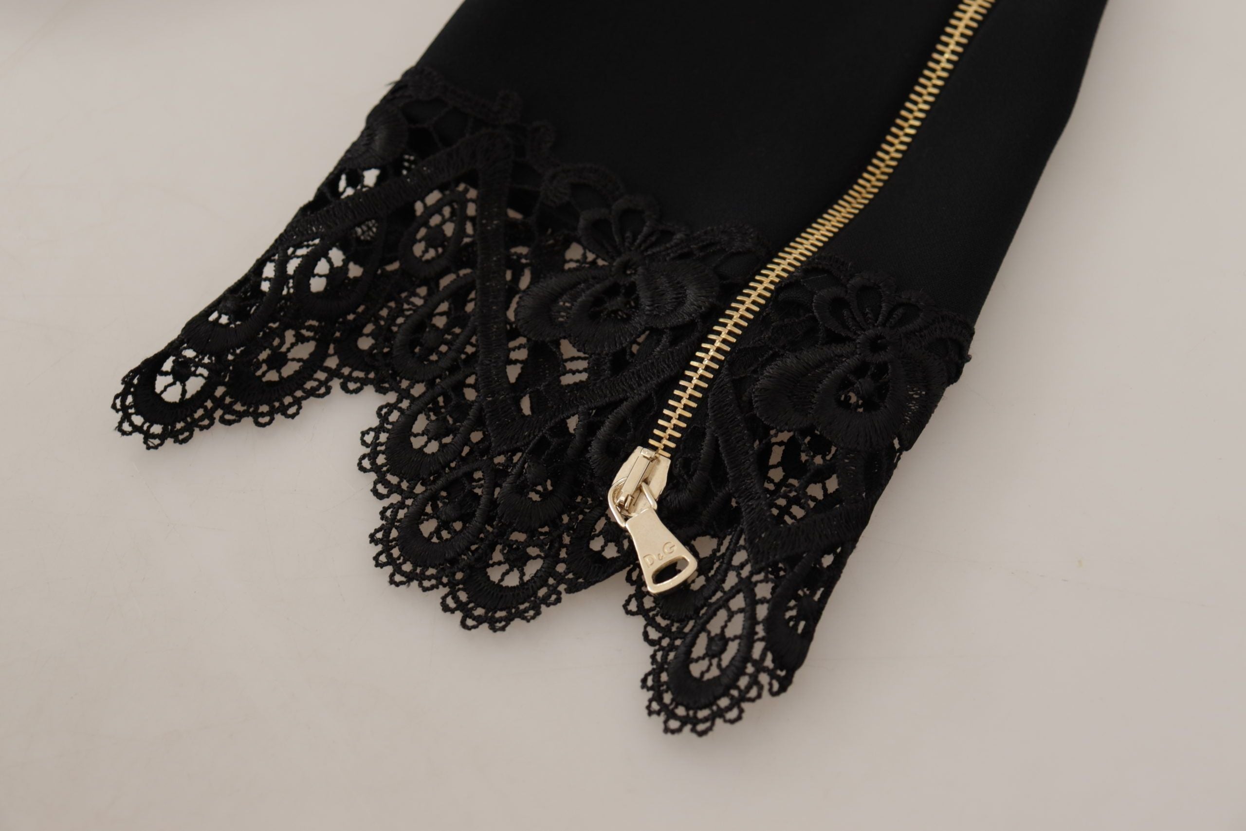Блуза Dolce &amp; Gabbana Black Cady с дантелена тапицерия и украсено лого