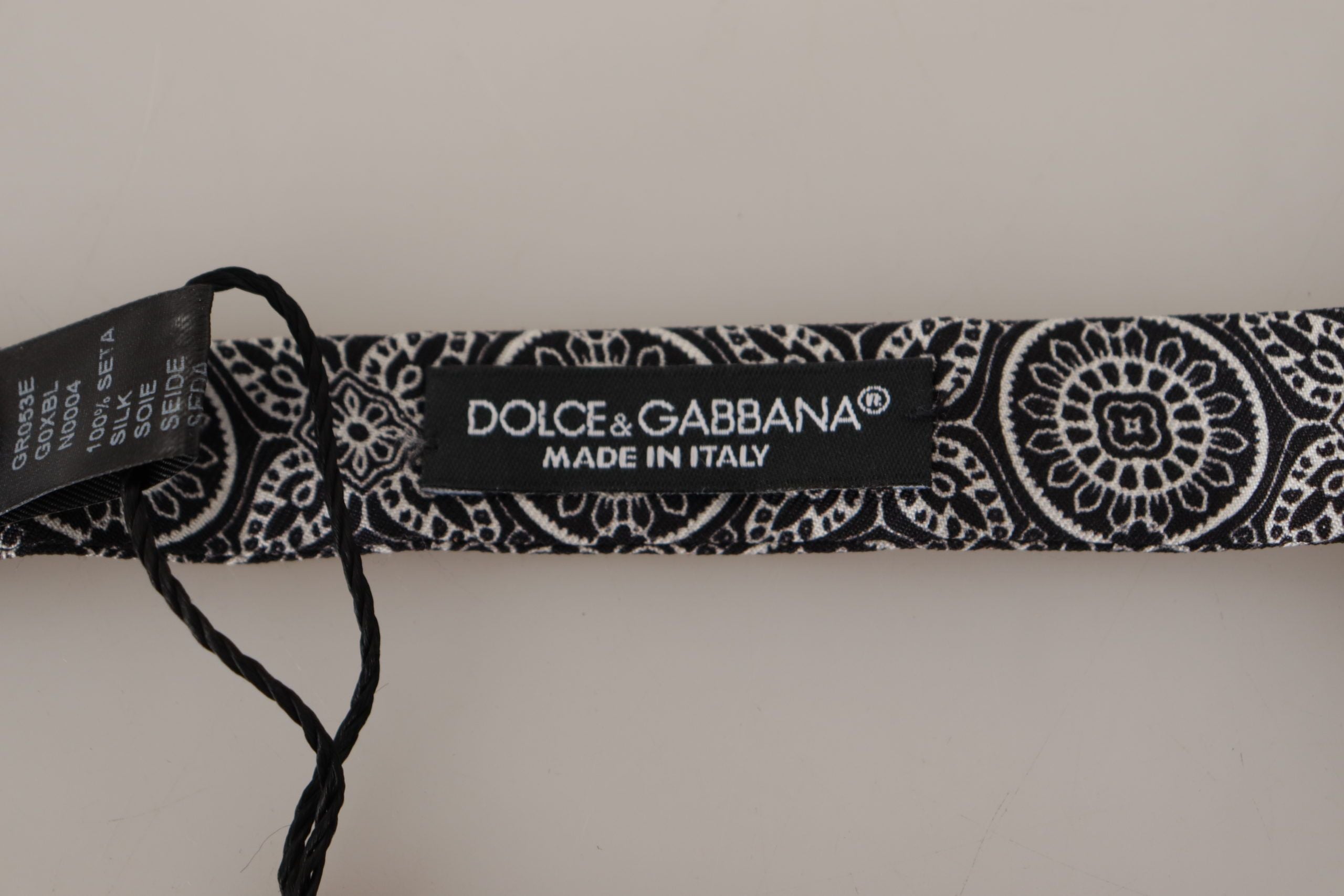 Dolce &amp; Gabbana черно бяла 100% копринена вратовръзка Papillon с регулируема яка