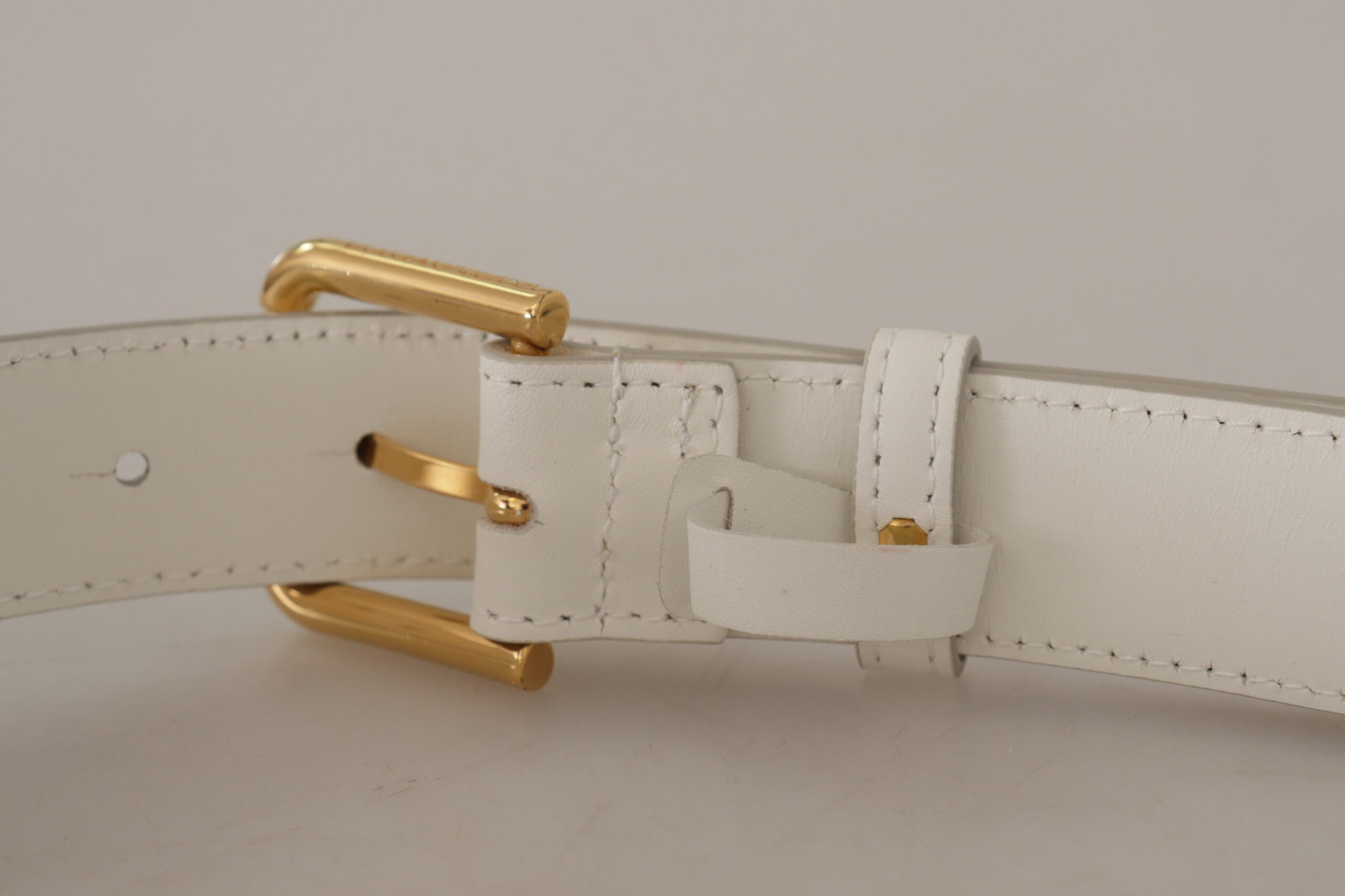 Колан с метална катарама с лого от бяла телешка кожа Dolce &amp; Gabbana в златист цвят