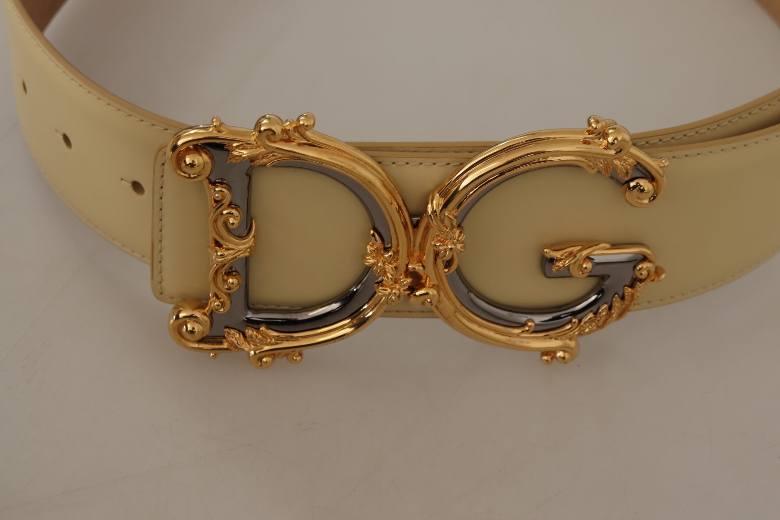 Dolce &amp; Gabbana бежов кожен колан с широка талия DG с барокова катарама